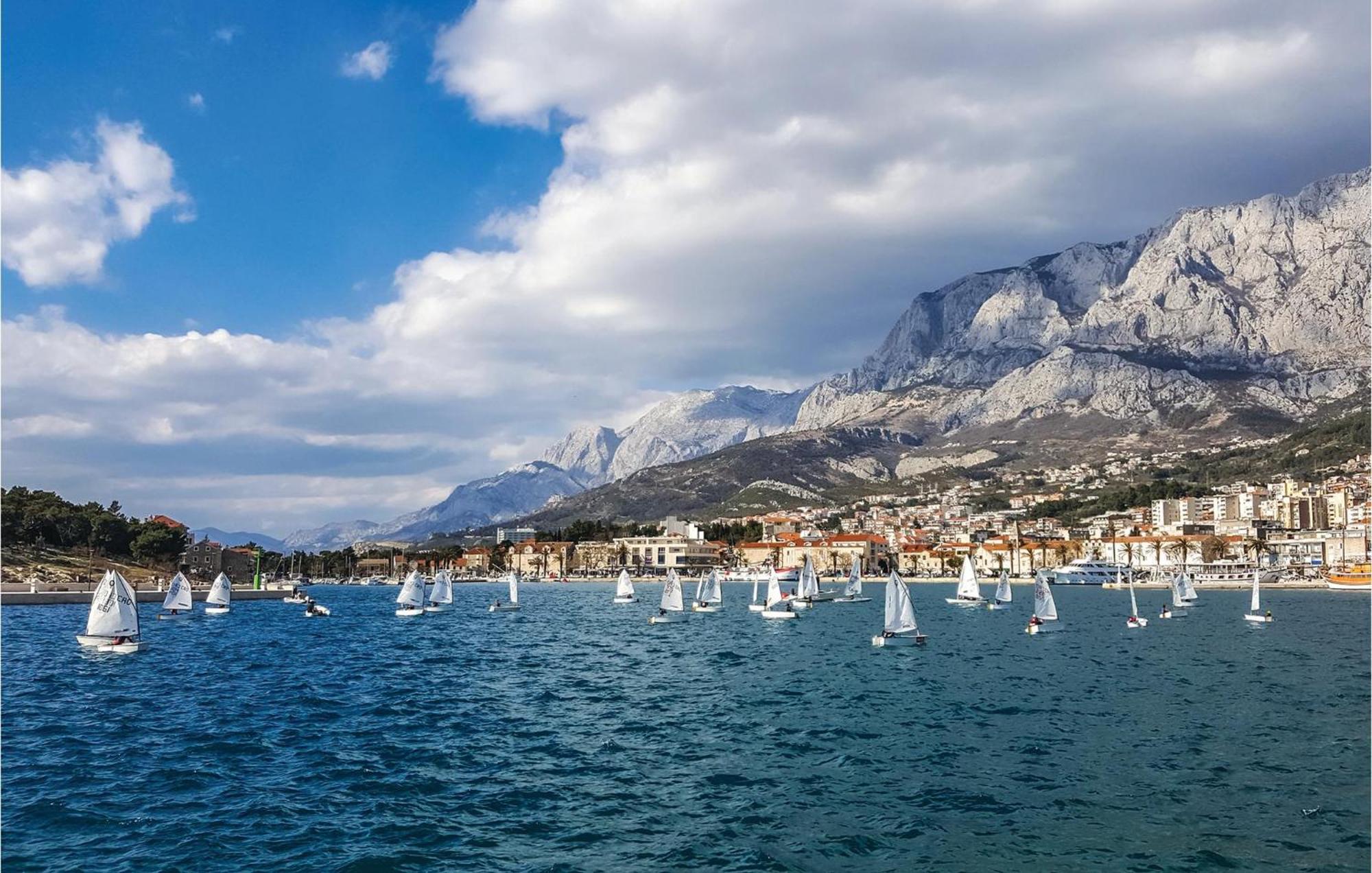2 Bedroom Stunning Apartment In Makarska Exterior foto